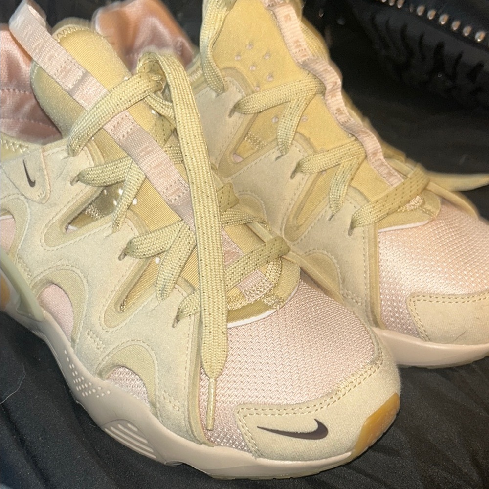 Nike Beige and Cream Athletic Shoes hurachi
